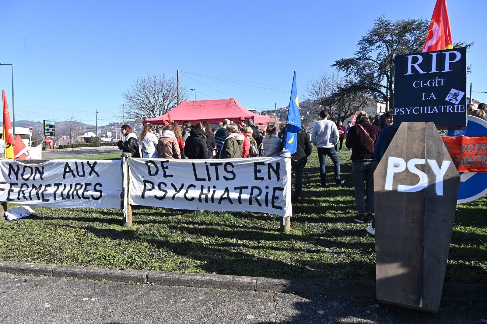 maintien-du-service-de-psychiatrie-ua4-arret-des-fermetures-de-lits-d-hospitalisation-sur-l-ensemble-du-pole-de-psychiatrie-figuraient-parmi-les-revendications